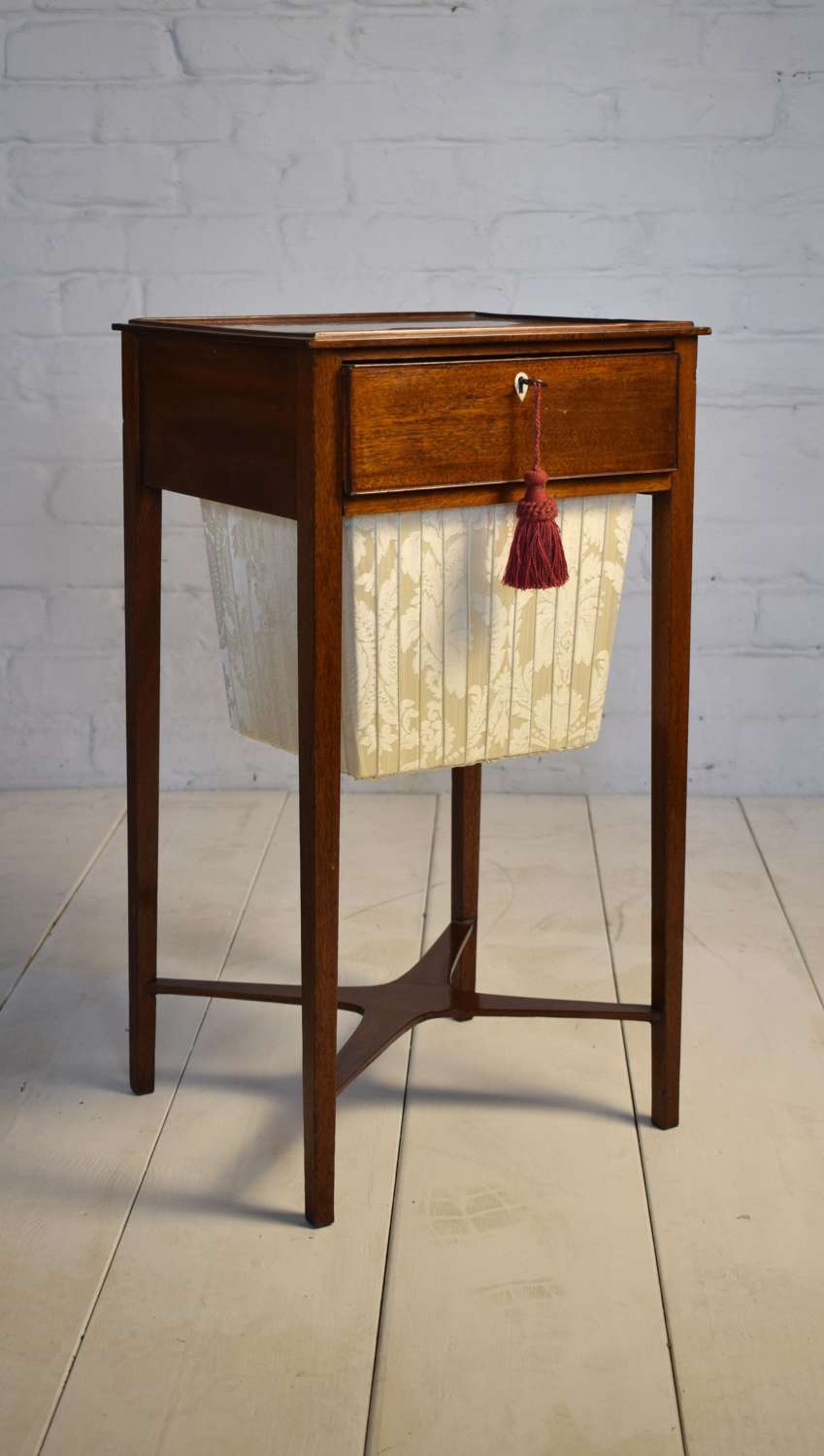 Edwardian Mahogany Lamp / Work Table